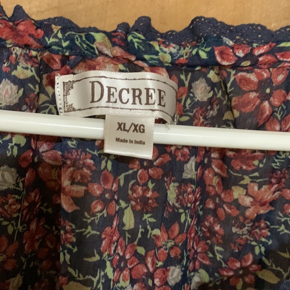 Decree Sheer Blouse - Picture 2 of 8